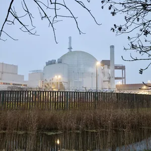 Atom-Transport aus England erreicht AKW Brokdorf