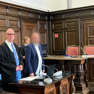 Prozess um tödliche Messerstiche - Unterbringung beschlossen