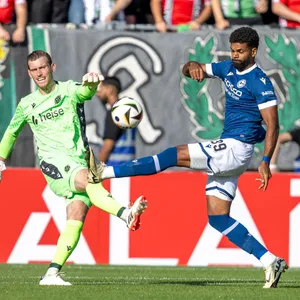 Hannover 96 verlängert Vertrag mit Ersatztorwart Weinkauf