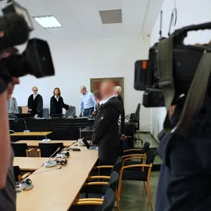 Urteil zu angeblicher Zwangsprostitution von Sohn aufgehoben