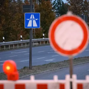 Hitze beschädigt A1 - Einschränkungen für Reisende