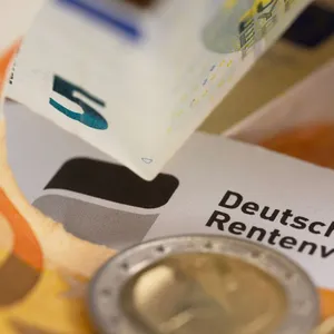 Sollen Beamte in die Rentenkasse zahlen? Lies ist skeptisch