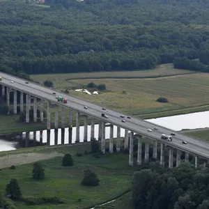 Erste Autos dürfen auf neue Huntebrücke der A29