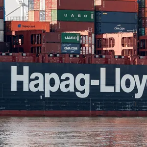 Hapag-Lloyd verpflichtet sich zu Landstromnutzung in Hamburg