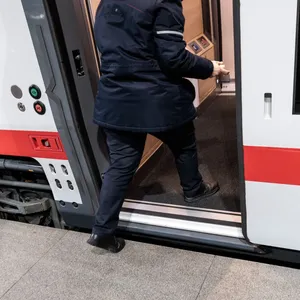 Zugchef kauft Toilettenpapier – ICE legt Extra-Stopp ein