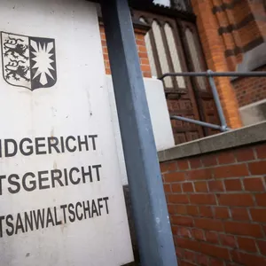 Polizei stoppt mutmaßlich illegale Schlachtung auf Bauernhof