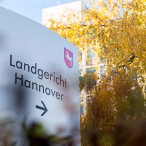 Klinik-Arzt wegen Mordverdachts vor Gericht