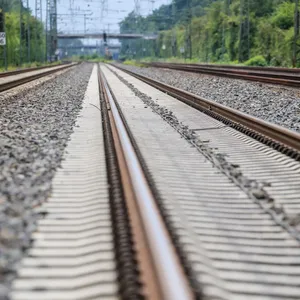 Bahnstrecken im Norden gesperrt: Was Reisende wissen müssen