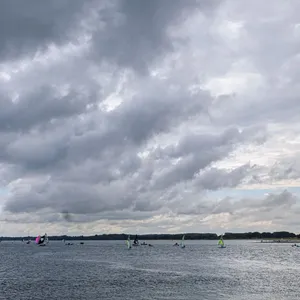 Norden erwartet wechselhaftes Wetter mit Gewittern und Böen