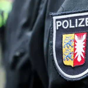 Polizisten und Helfer auf Travemünder Woche verletzt