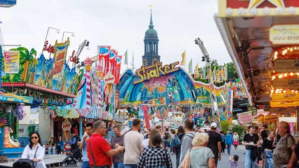 Hamburger Sommerdom beginnt mit neuem Fahrgeschäft