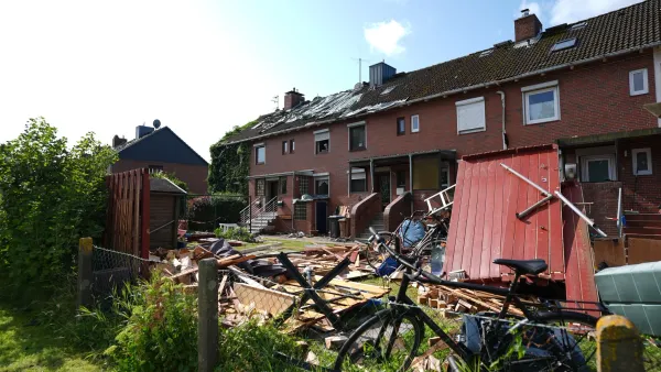 Mutmaßlicher Tornado reißt Dächer in Glückstadt ab