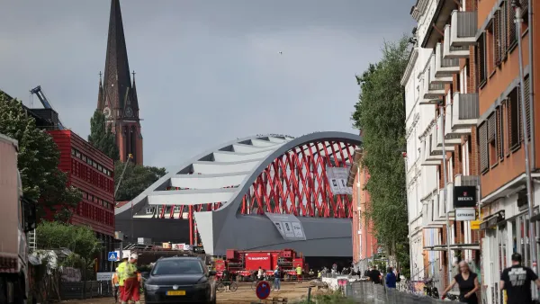 Neue Sternbrücke in Hamburg am Ziel angekommen