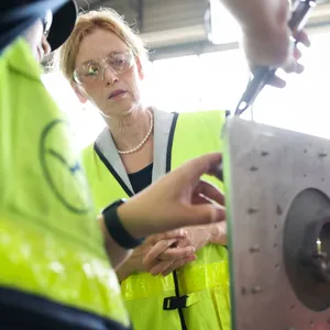 Prien sieht in der Luftfahrt Chancen für Azubis