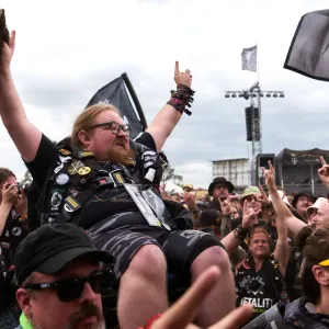 Flugtag in Wacken: Crowdsurfing im Rollstuhl