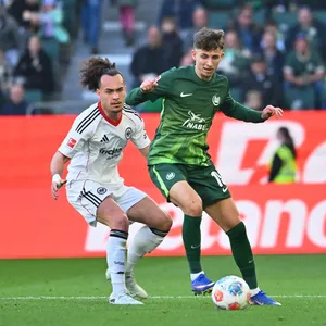 Bericht: Schalke holt Frankfurter Europapokal-Held
