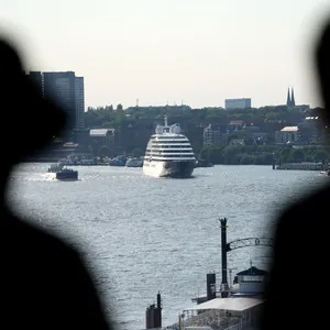 Luxus-Schiff «Scenic Eclipse II» zu Gast in Hamburg