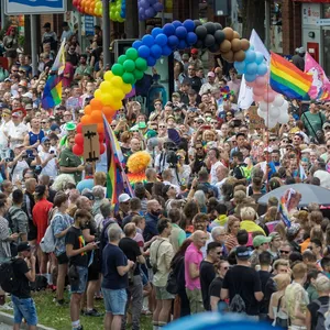 Europa Passage entschuldigt sich für CSD-Fahnen-Verbot