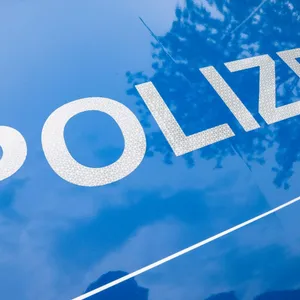 Fußgängerin bei Unfall in Hamburg lebensgefährlich verletzt