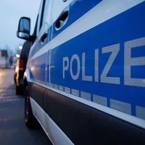 Großeinsatz: Freier bedroht Escortdame mit Softairwaffe