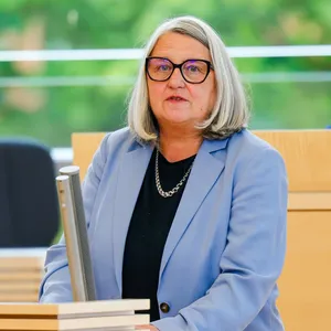 Schulen erhalten zusätzliche Stunde für Demokratiebildung
