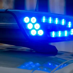 Frontalzusammenstoß in Hamburg: Autofahrer schwer verletzt