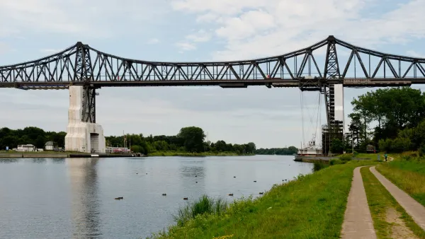 Eisenbahn-Hochbrücke Rendsburg nach Kletteraktion gesperrt