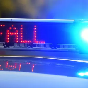 Unfall im Gegenverkehr - Autofahrerin in Lebensgefahr