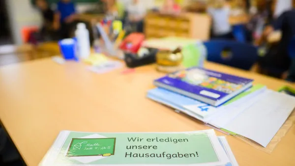 Niedersachsens Schulen mit Ganztagsanspruch, Tablets und Religionsreform gestartet