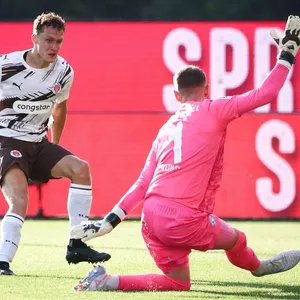 St. Pauli verspielt 2:0 – Kieler Fans sorgen für «Abkühlung»