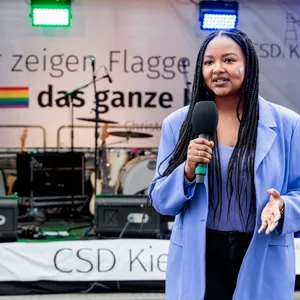 Touré warnt vor Kürzungen beim Schutz queerer Menschen