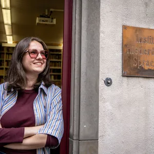 Nele Otten leitet weltgrößte Bibliothek für Plattdeutsch