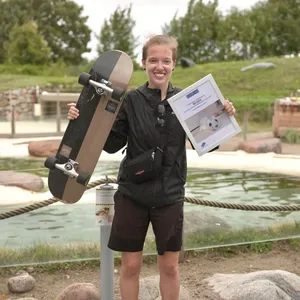 Skateboarderin rollt von Oslo nach Friedrichskoog