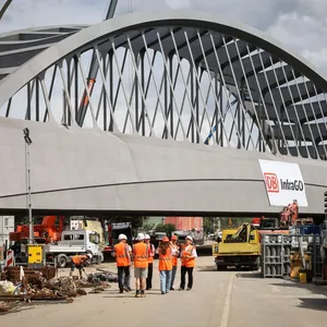 Nebenflächen verzögern Öffnung der Max-Brauer-Allee