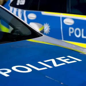 61-Jähriger bei Unfall schwer verletzt - Autofahrer flüchtet