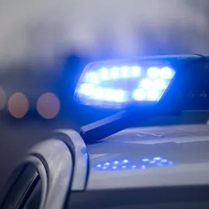 A1 nach Unfall gesperrt – Vater und Tochter schwer verletzt