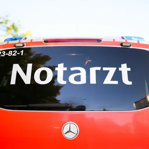 Zwei Schwerverletzte nach Frontalkollision auf Bundesstraße