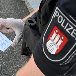 Hamburgs Polizei kontrolliert Autofahrer auf Drogenkonsum