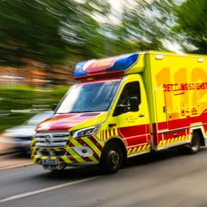 Mann greift Radfahrerin an - Frau stirbt