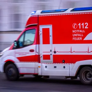 Motorradfahrer stirbt nach Zusammenprall mit Lkw