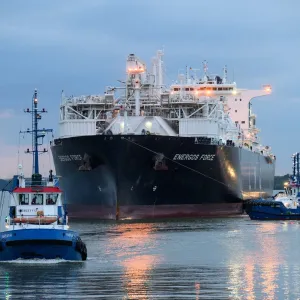 LNG-Spezialschiff «Energos Force» zurück in Stade