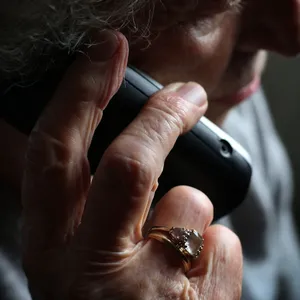 Bande soll Senioren um mehr als 500.000 Euro betrogen haben