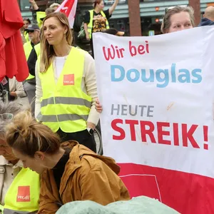 Verdi: Mehr Geld für 90.000 Beschäftigte im Handel