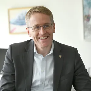 Warum Günther jetzt ein Kurbelradio hat
