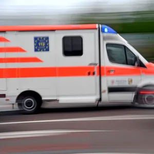 Neun Verletzte bei Unfall mit umgekipptem Kleinbus