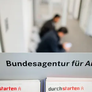 Weniger Arbeitslose, weniger Stellen: Was die Zahlen zeigen