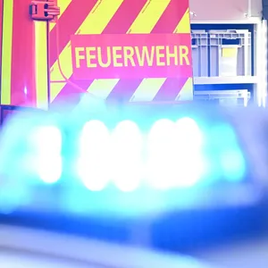 Auto fährt in Lkw - 82-Jähriger lebensgefährlich verletzt