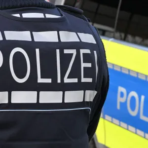 Bewaffneter Raubüberfall - Polizei sucht nach Täter