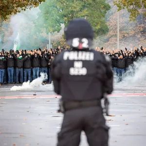 Vermummte 96-Fans bestehlen Braunschweiger Fanszene