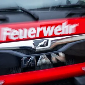 Rund 100 Kanister mit unbekannter Flüssigkeit entdeckt